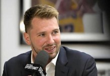 又数钱了！官方：东契奇向裁判做不当且不职业手势 被罚5万美元