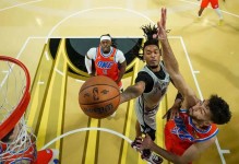 雷霆压活塞，湖人进前十，文班还在持续进化？