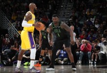 12000篮板现役第一！詹姆斯30分前三节9中9完胜杜兰特 献关键暴扣