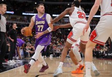 肯纳德爆发！湖人105-104险胜魔术，东契奇里夫斯双核撑场太顶了