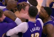 0.6绝杀封神！詹姆斯激动坏了，差点让他见到太奶！