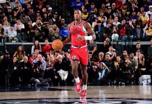 防守能力确实出色，但快船后场大闸在进攻端的能力还是差了点意思