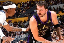 湖人120-106森林狼！东契奇看清现实，老詹被贬低，小里直言不讳