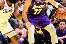 东契奇爆砍60分，湖人豪取8连胜！詹姆斯三双，湖人展露冠军相