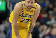 15分+12分+10分！湖人奇兵成3连胜幕后英雄，东契奇：他被低估了