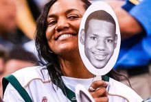 詹姆斯：妈妈生我时只有16岁 我的动力是给她买个带储藏室的房子