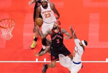 老詹战尼克斯出战成疑！场次不够，本赛季正式无缘最佳阵容