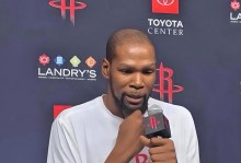 杜兰特：詹姆斯能再打个四五年，他是一个划时代的运动员