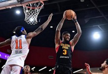 攻防两端都有强势表现，湖人二队先发中锋的个人能力非常全面？