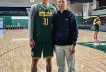 郭艾伦郭士强啥关系，郭艾伦跟郭士强？