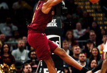 骑士最多落后21分爆冷负独行侠 米切尔15000分里程碑哈登12中4