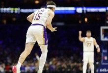 10胜2负！里夫斯要签2.4亿美金顶薪，老詹该和湖人说再见了