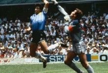 足球的上帝之手是什么意思，足球“上帝之手”