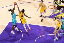 防守弱点被放大了！湖人后场新援最近两场比赛的效果很不理想？