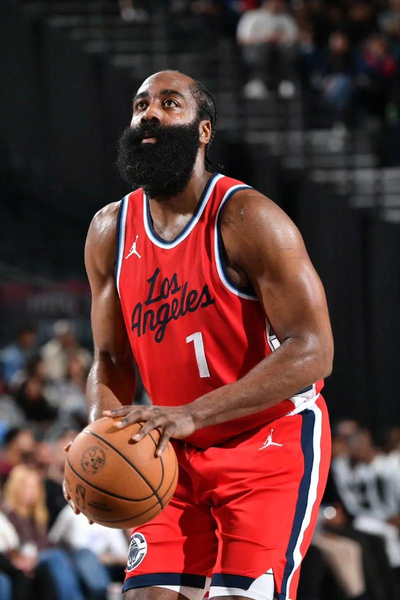 攻防两端都有出色表现，但快船后场新援依然没有找到投篮感觉？