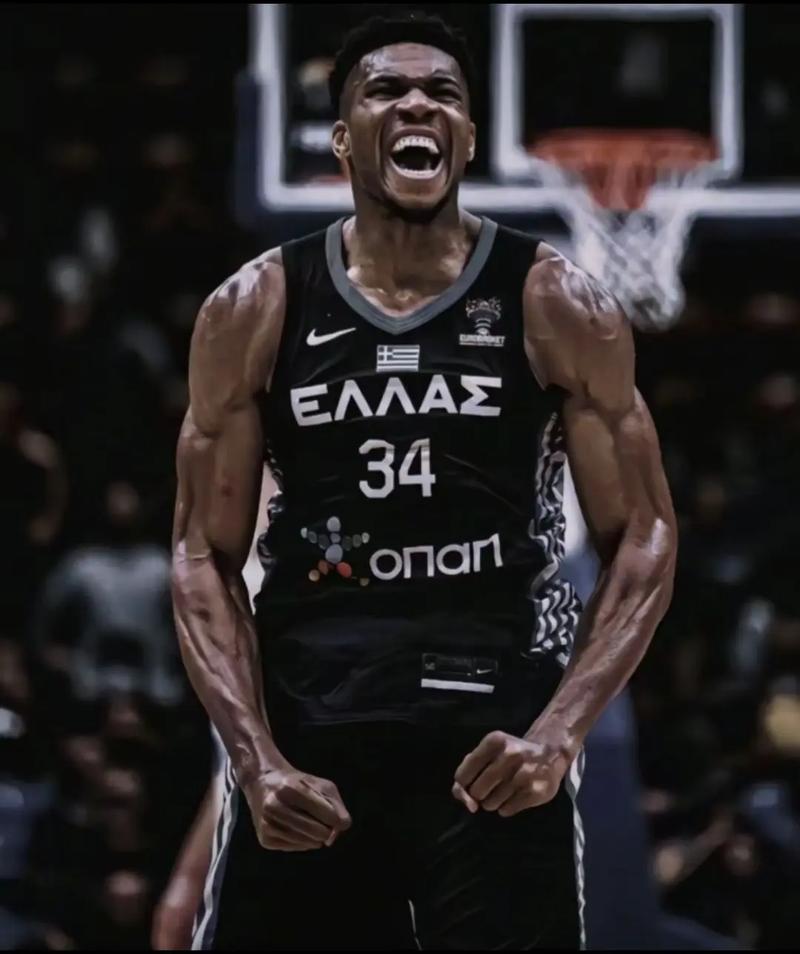 字母哥：摔球是因为太沮丧；我不是机器也需要时间调整状态