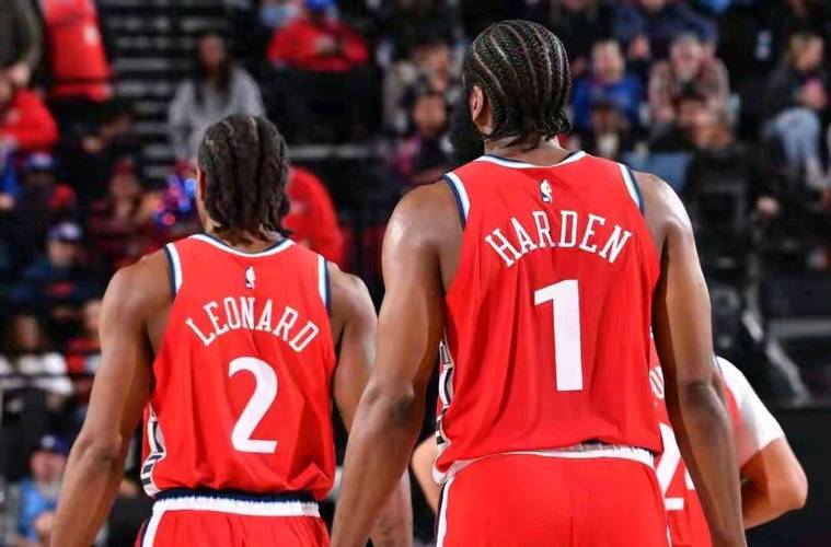 快船23分大胜步行者，伦纳德3节创队史第二神迹！2换5交易赚疯了