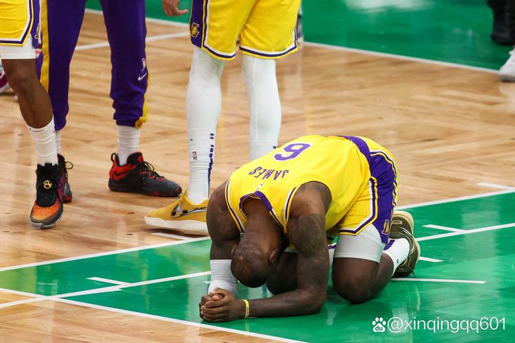 预定个人年度最佳暴扣！布朗尼轰15分加残暴隔扣，湖人双杀勇士