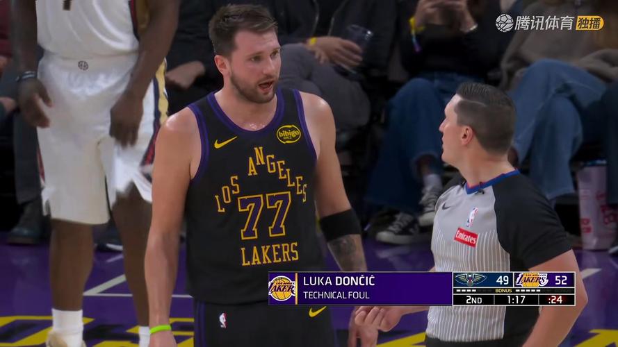 抨击裁判！东契奇对裁判做数钱手势，只因造犯规没吹
