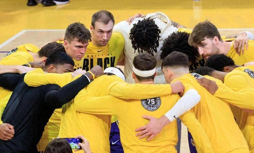 一场126-129给湖人送上大礼！前4有戏，但紫金军致命问题影响争冠