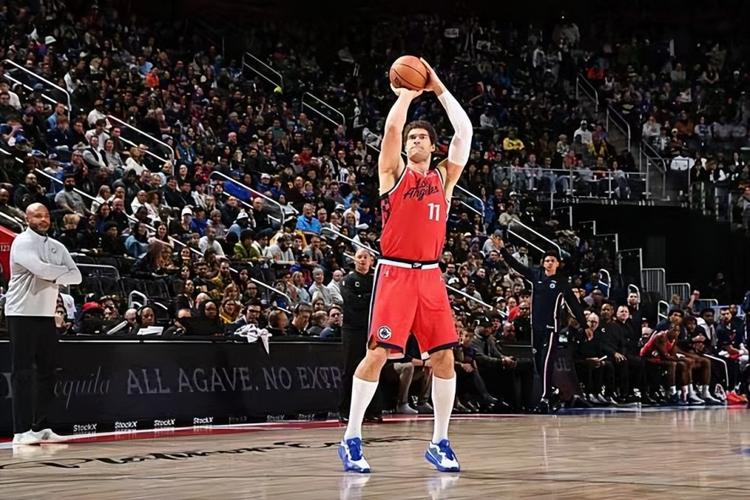 这次在进攻端手感出色，但快船内线老将能否保持这样的水准呢？