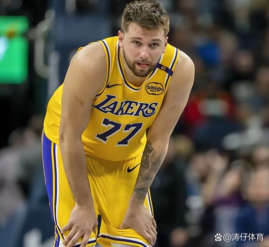 15分+12分+10分！湖人奇兵成3连胜幕后英雄，东契奇：他被低估了