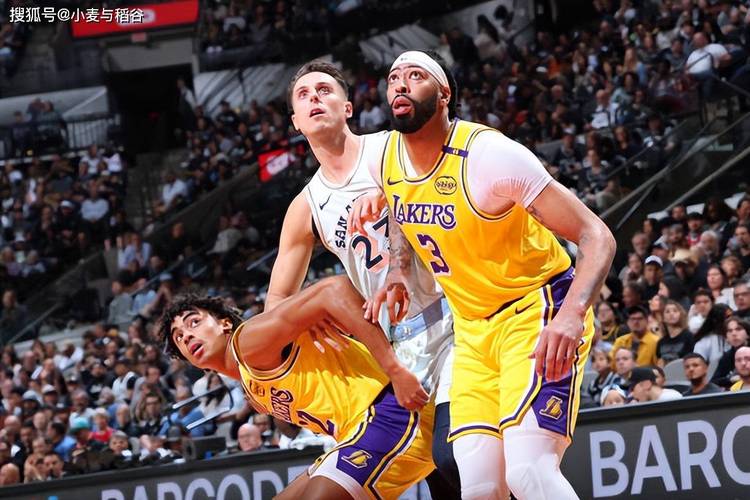 手感依然不佳，但湖人侧翼新星却展现出了一些其他方面的技能？