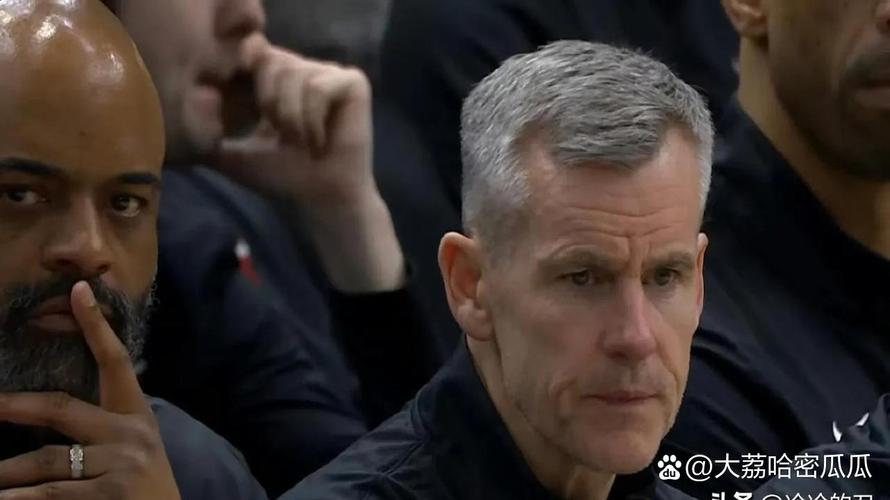 勇士队主帅谈格林在对阵芝加哥公牛队的比赛中，最后时刻的犯规