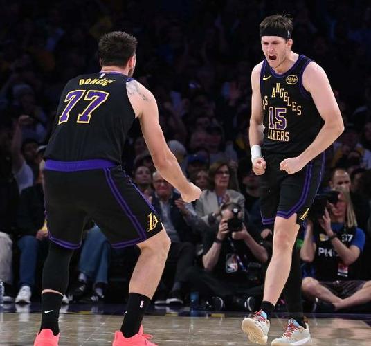 湖人5年2.4亿续约里夫斯！3首轮梭哈字母哥！？