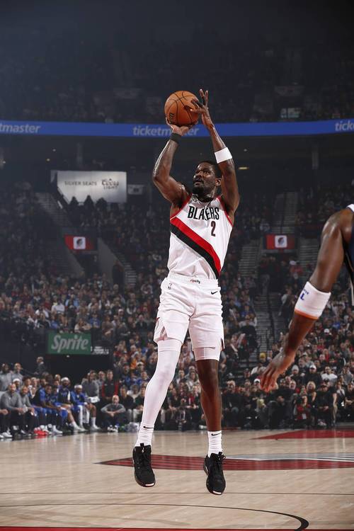 艾顿虎头蛇尾毫无斗志惹人嫌？湖人盯上2米18防守神塔！