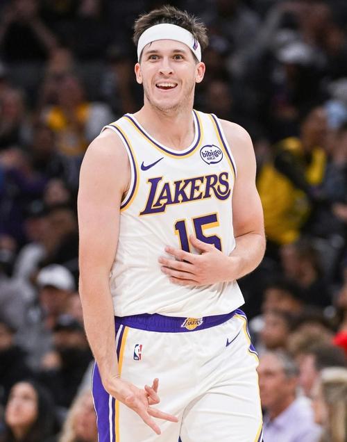 5年2.4亿美金，湖人真要给了！又一个落选秀，完美逆袭