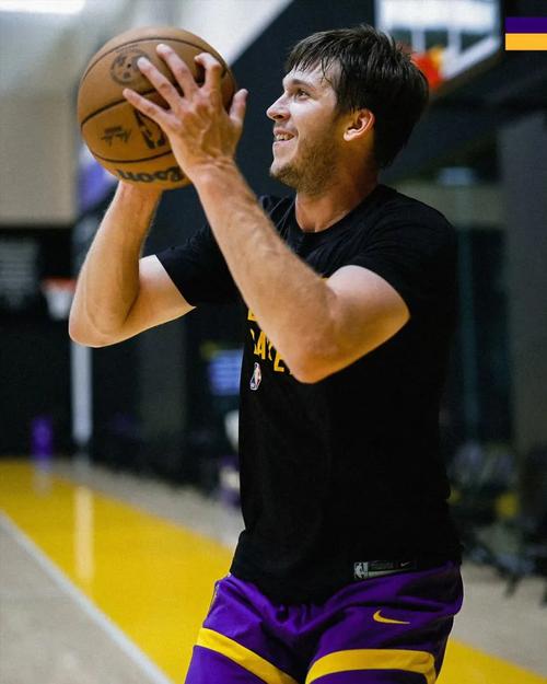 NBA唯一巴西球员，增重20KG顶内线