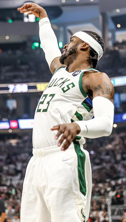 全美热搜第一！里夫斯2罚1中+反弹绝平：轰32+7+6救赎两致命失误