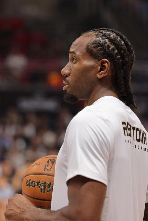 搞笑，布雷克·格里芬惟妙惟肖地模仿快船科怀·伦纳德的笑声