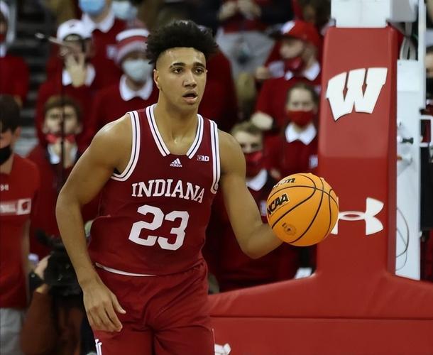 内线连伤两人，邓利维无法坐视不管！勇士预计签约尤尔特塞文