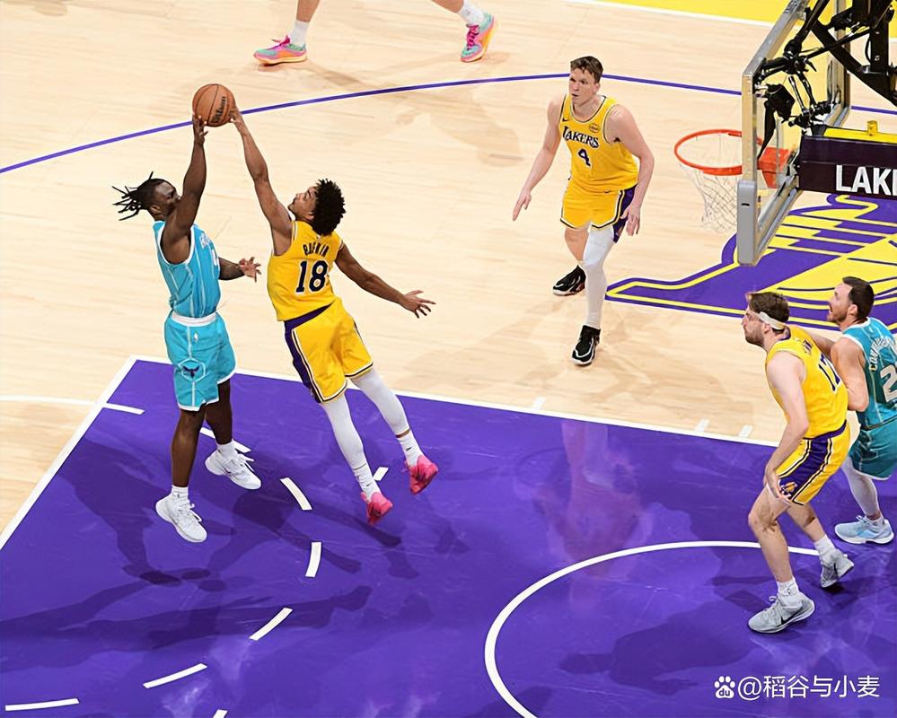 防守弱点被放大了！湖人后场新援最近两场比赛的效果很不理想？