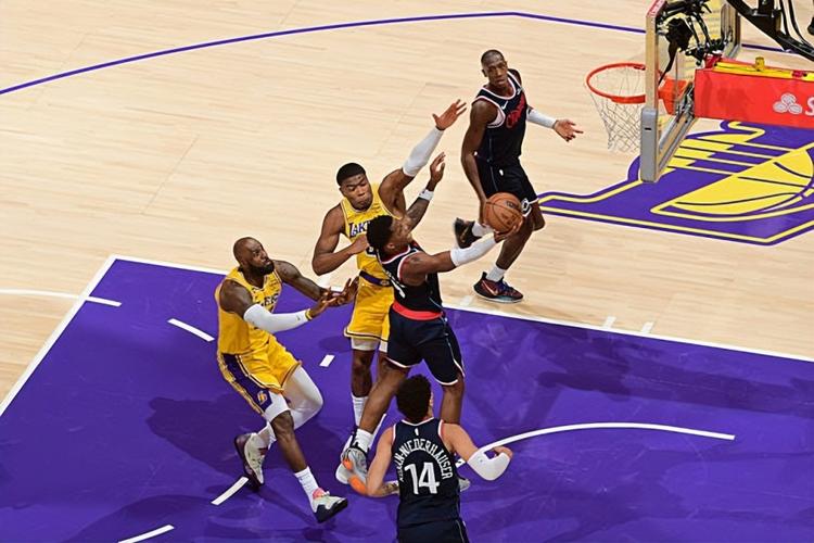 场上效果其实相当不错，但快船还是不愿意给内线新援多些机会？