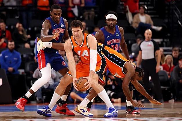 被国王内线各种打爆！快船对于内线老将的使用方式存在巨大的问题