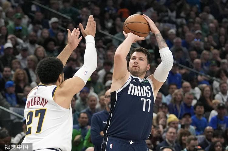 东契奇绝杀掘金，季后赛预演！这场球太刺激了