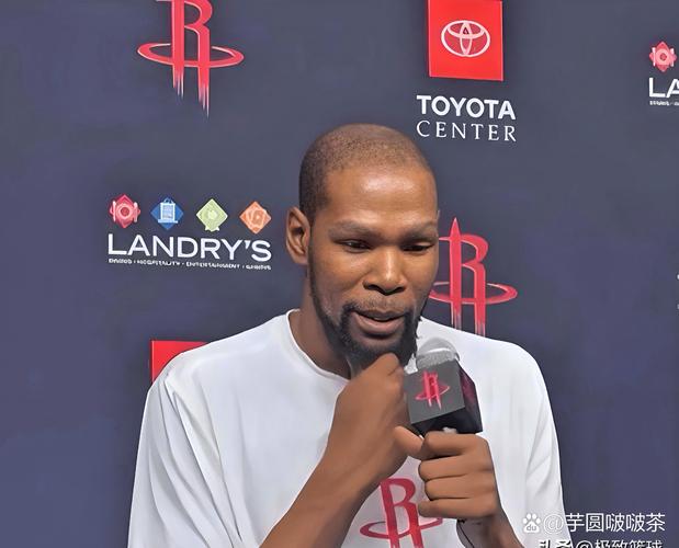 杜兰特：詹姆斯能再打个四五年，他是一个划时代的运动员