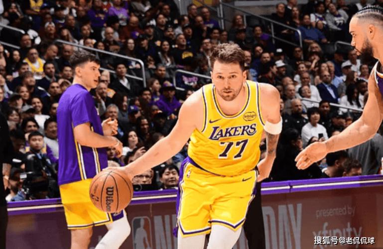 15分大逆转，轰出8连胜！东契奇60+7怒吼庆祝，湖人总冠军有戏了
