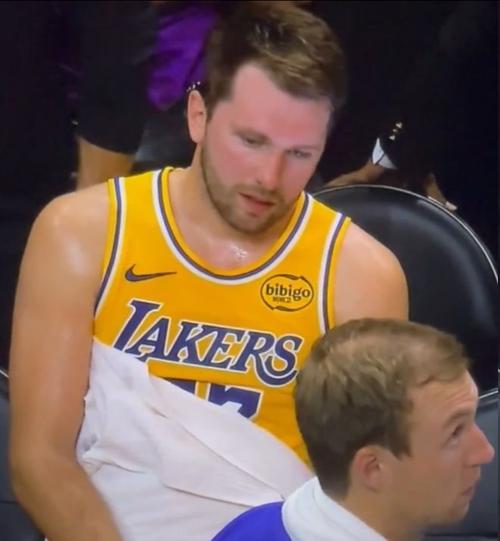 东契奇轰60分创多项神迹：8连胜期间均41分！赛后瘫坐：我太累了