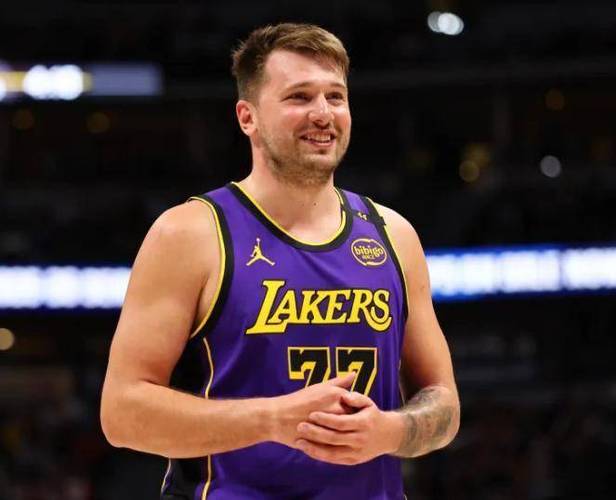 湖人134-126战胜热火 球员评价：2人优秀，6人及格，肯纳德低迷