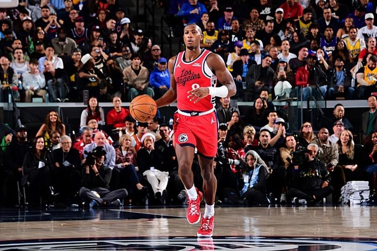 防守能力确实出色，但快船后场大闸在进攻端的能力还是差了点意思