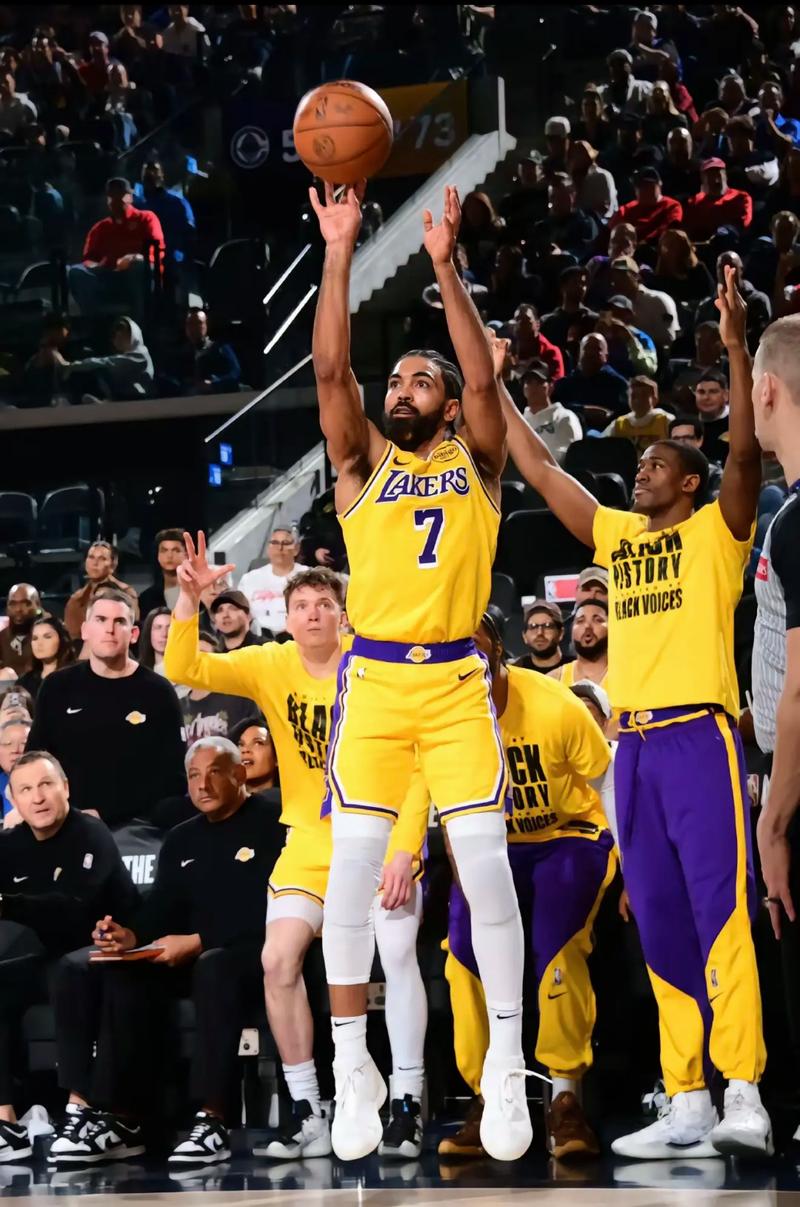 九连胜复仇魔术，联盟最准三分手名不虚传，湖人球迷：感谢文森特