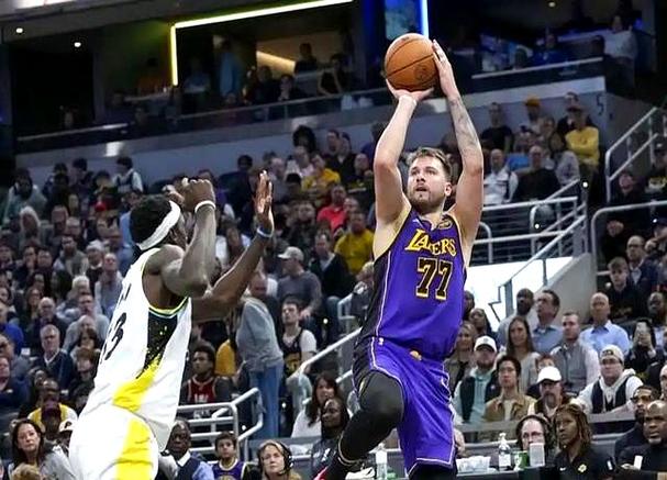 封神！！湖人0.6秒绝杀9连胜！东契奇被禁赛！