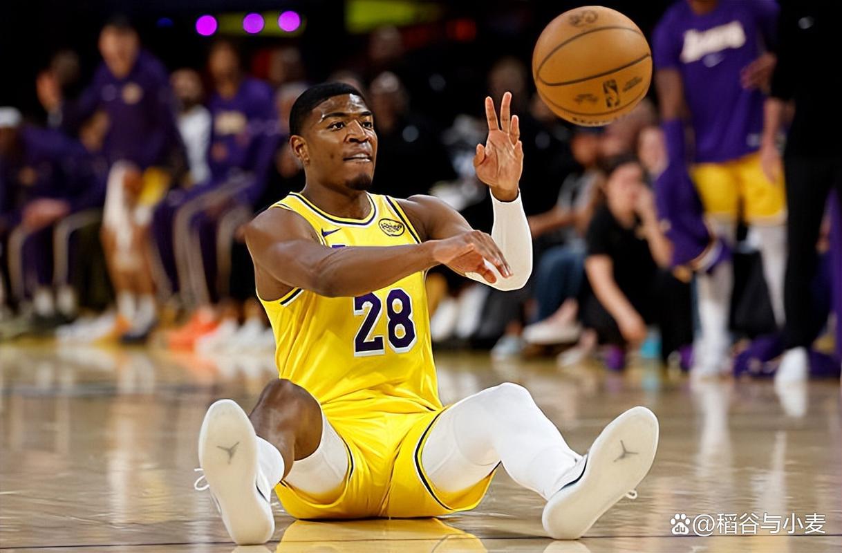 存在感越来越低了！湖人锋线大将在场上的效果也是越来越差了？