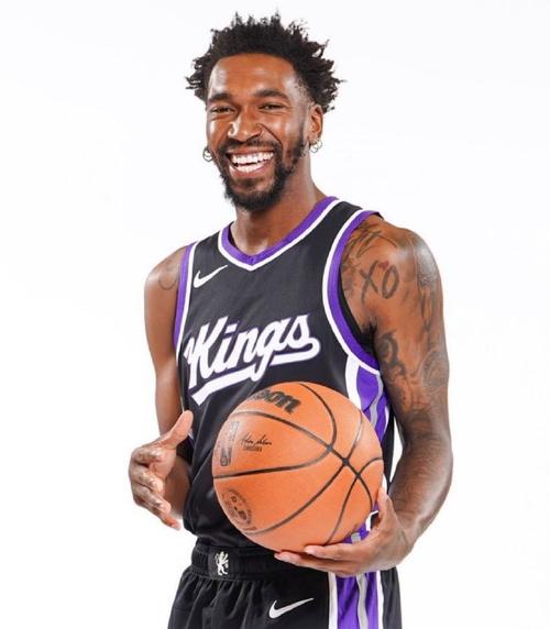 蒙克32+7三分赛季新高！国王送篮网7连败 德罗赞制胜一防