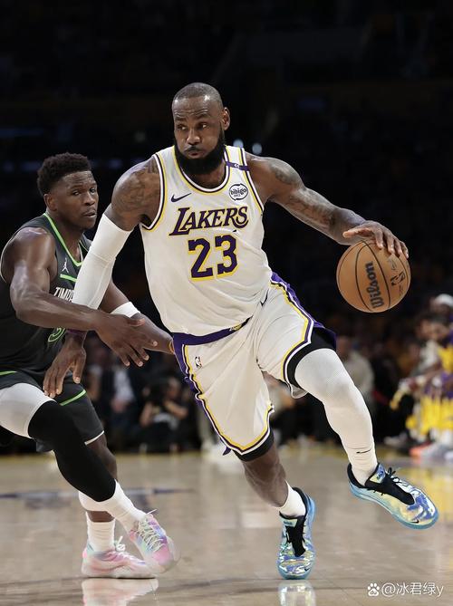 詹姆斯谈湖人队里夫斯的天赋异禀：他的打球方式不像个白人小伙子