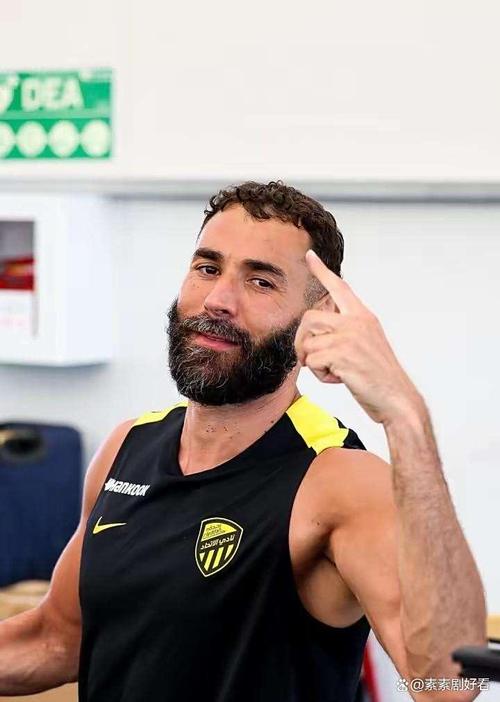 本泽马是哪个国家的人，本泽马现在在哪效力